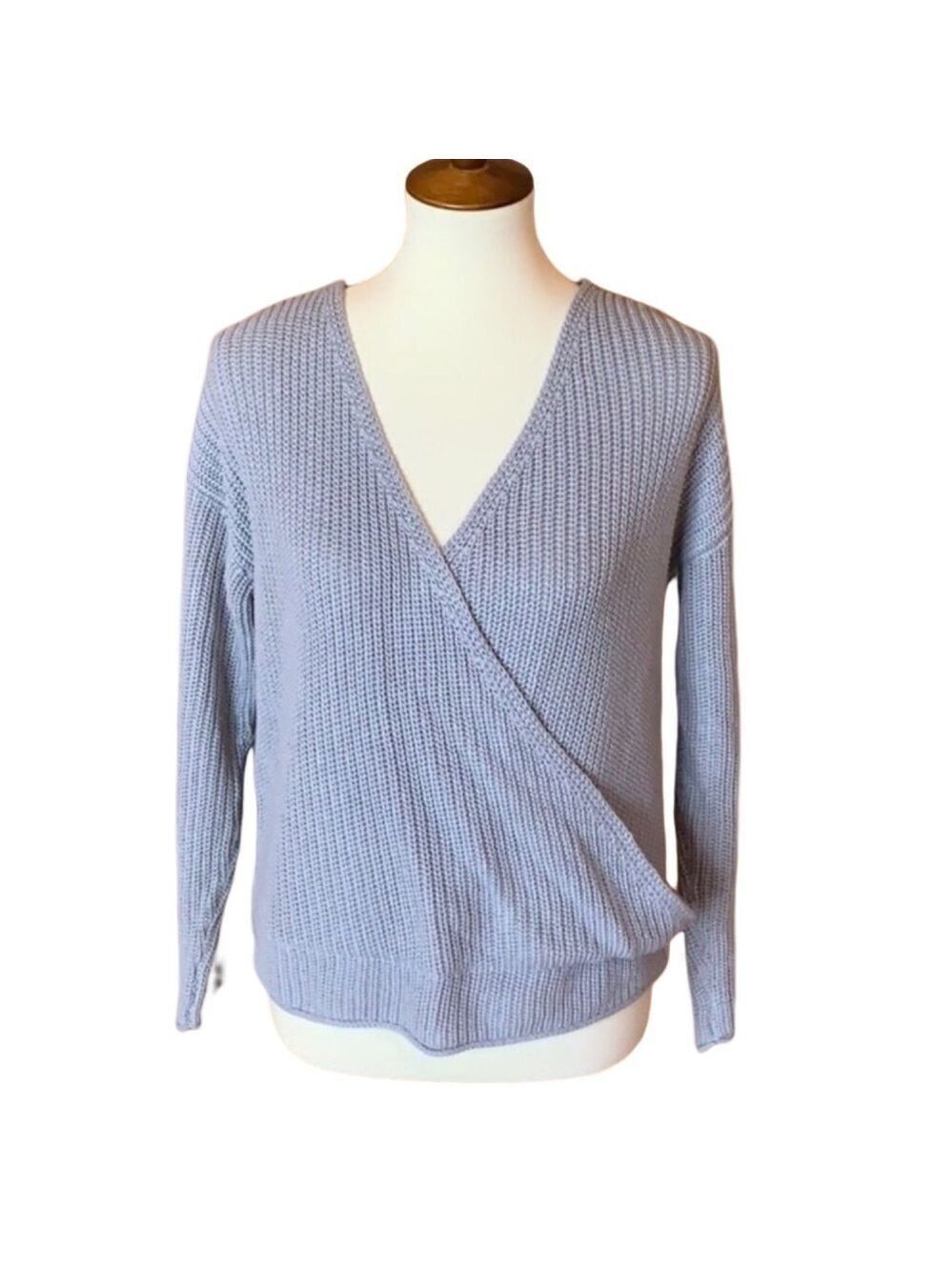 Moon & Madison gray V-neck surplice sweater Size Small